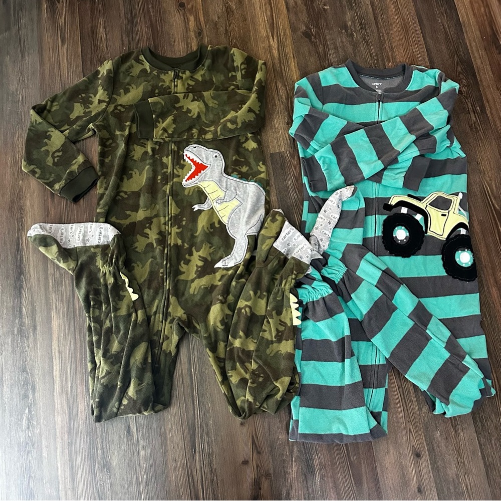 Carter's 2 pair size 8 fleece footed PJs
